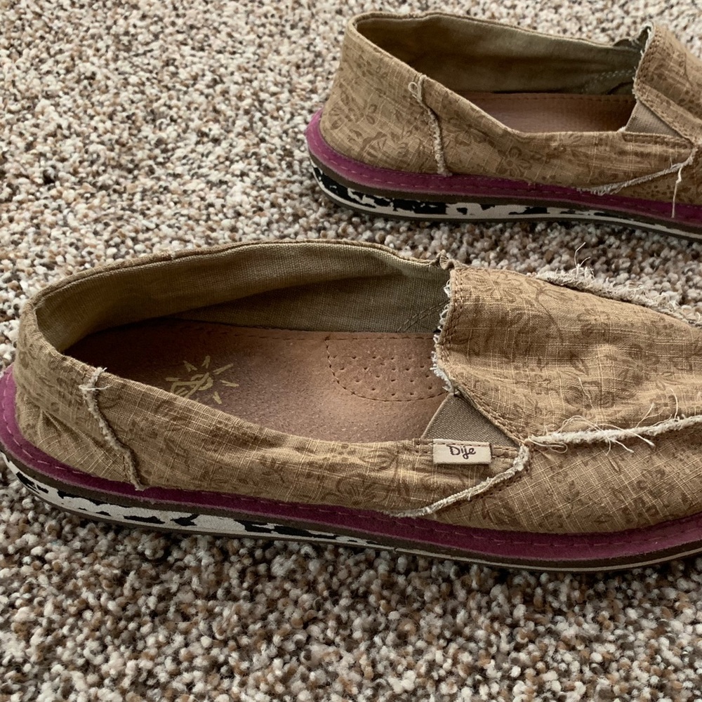 Slip on canvas shoes